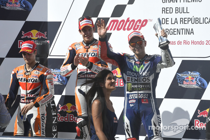 Vencedor da corrida Marc Marquez, segundo lugar Dani Pedrosa, terceiro lugar Jorge Lorenzo