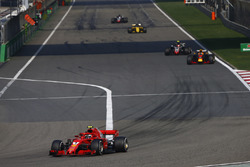 Kimi Raikkonen, Ferrari SF71H, Daniel Ricciardo, Red Bull Racing RB14 Tag Heuer, and Kevin Magnussen, Haas F1 Team VF-18 Ferrari