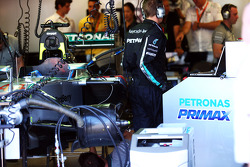 Petronas ai box Mercedes AMG F1