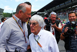Ron Dennis, McLaren-Geschäftsführer mit Bernie Ecclestone