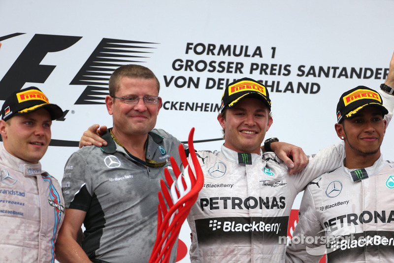 Pódio: vencedor da corrida Nico Rosberg, o segundo lugar Valtteri Bottas, terceiro lugar Lewis Hamil