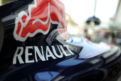 Renault logo op de Red Bull Racing RB10 motorkap