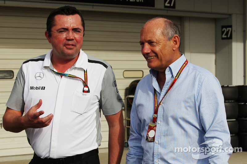 Ron Dennis (Kanan), Ketua Eksekutif Mclaren bersama Eric Boullier (Kiri), Direktur McLaren Racing