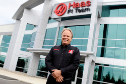 С Джином Хаасом на базе Haas F1, Особое мероприятие.