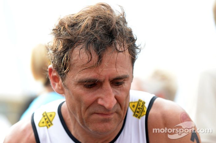 Alex Zanardi compite en el triatlón de larga distancia en Hawaii