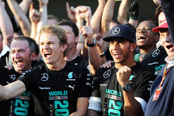 Paddy Lowe, Mercedes AMG F1; Lewis Hamilton, Mercedes AMG F1; Toto Wolff, Mercedes-Sportchef; Niki L