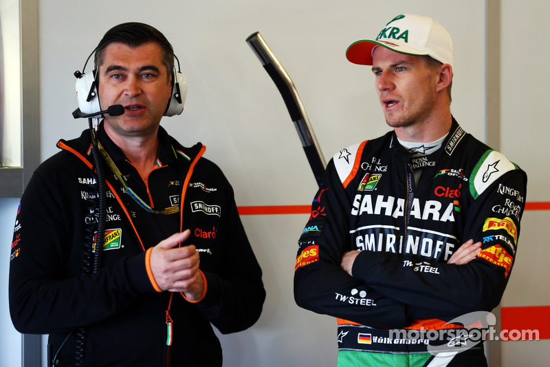 (Soldan Sağa): Bradley Joyce, Sahara Force India F1 Yarış Mühendisi ve Nico Hulkenberg, Sahara Force