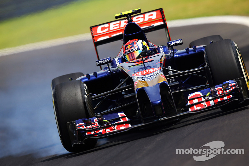 Daniil Kvyat, Scuderia Toro Rosso STR9 locks up under braking