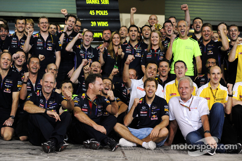 2014 - A Red Bull se despediu de Sebastian Vettel, após piloto dar quatro títulos à escuderia