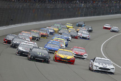 Kurt Busch, Stewart-Haas Racing, Ford Fusion Monster Energy / Haas Automation, Joey Logano, Team Penske, Ford Fusion Shell Pennzoil and Brad Keselowski, Team Penske, Ford Fusion Miller Lite green flag start