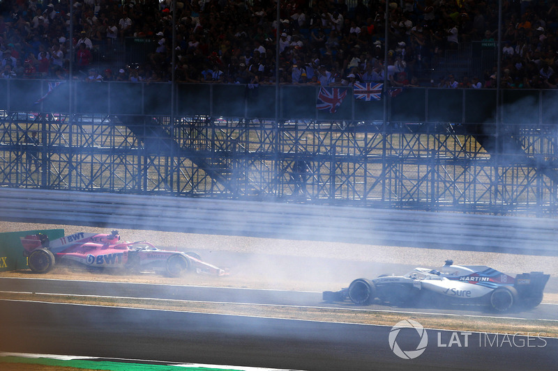 Sergio Perez melintir di Tikungan 1 selepas start