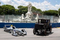 Formula E con auto clásico