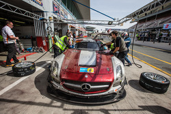 Pits, parada del #30 Ram Racing Mercedes SLS AMG GT3: Cheerag Ary a, Thomas Jäger, Tom Onslow-Cole, Adam Christodoulou