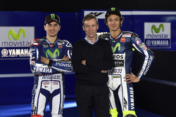 Lin Jarvis mit Jorge Lorenzo und Valentino Rossi
