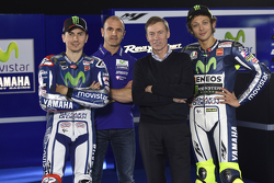 Валентино Росси и Хорхе Лорнецо. Презентация yamaha yzr-m1, студийная фотосессия.