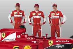 Кими Райкконен, Себастьян Феттель и Эстебан Гутьеррес. Запуск Scuderia Ferrari SF15-T, презентация.