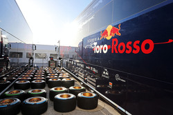 Scuderia Toro Rosso STR10 vrachtwagen Pirellibanden