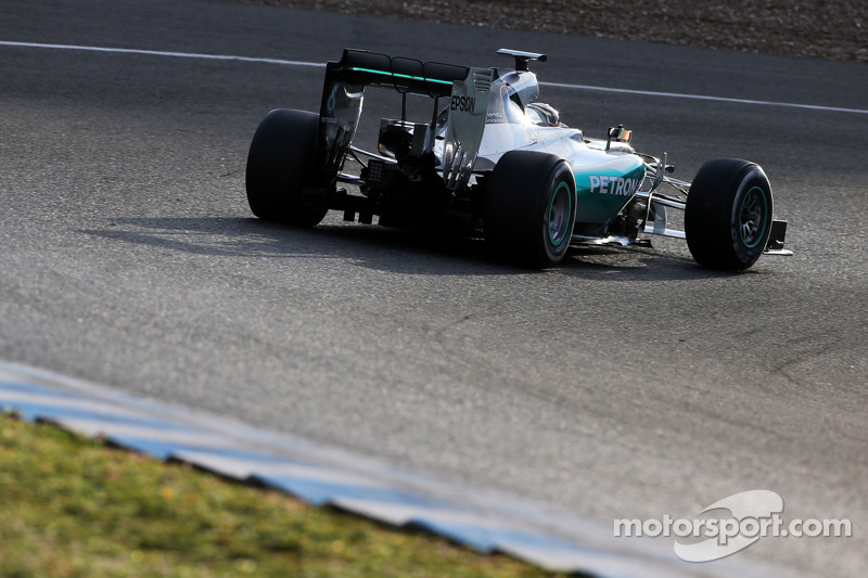Mercedes lideró la pretemporada 2015