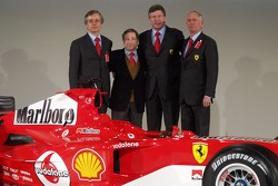 Paolo Martinelli, Jean Todt, Ross Brawn und Rory Byrne mit dem neuen Ferrrari F2005