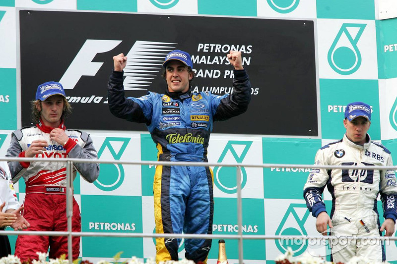 Podio: ganador de la carrera Fernando Alonso, el segundo lugar Jarno Trulli y el tercer lugar Nick H