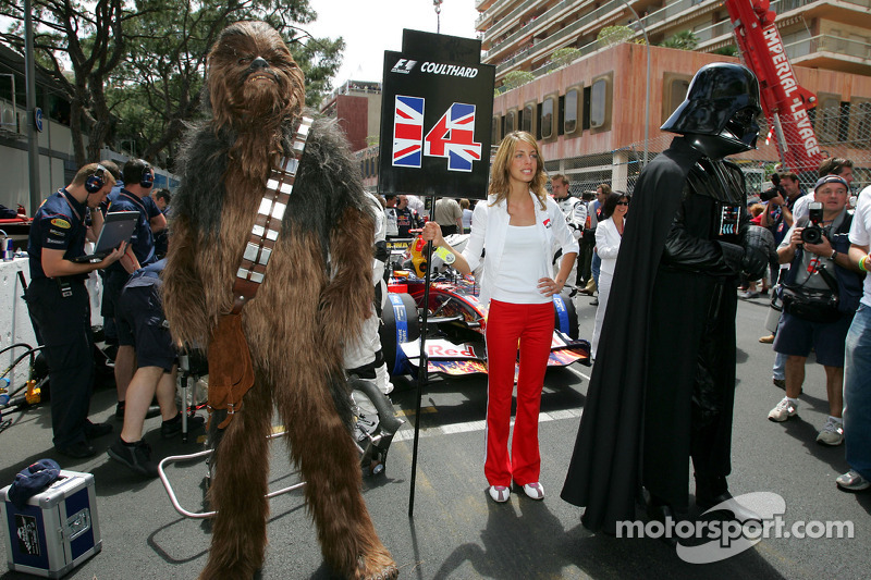 Chewbacca e Darth Vader no grid de largada