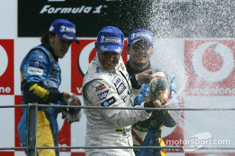 2005. Подіум: 1. Хуан-Пабло Монтойя, McLaren-Mercedes. 2. Фернандо Алонсо, Renault. 3. Джанкарло Фізікелла, Renault