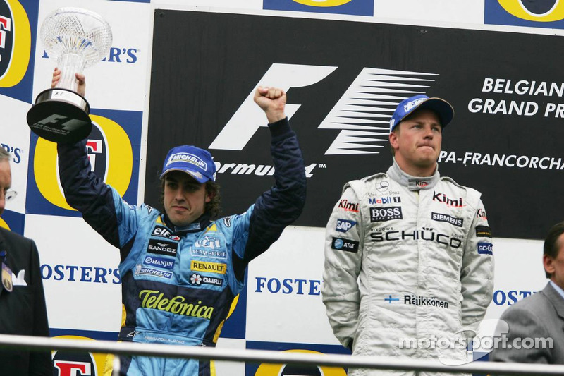 Podium: race winner Kimi Raikkonen with Fernando Alonso