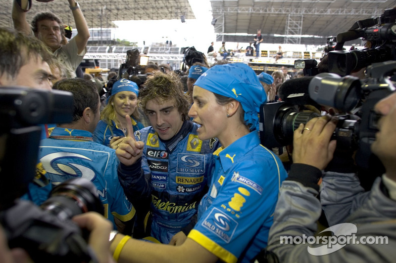 2005 World Champion Fernando Alonso celebrates