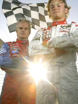 Photoshoot : Heikki Kovalainen et Nico Rosberg