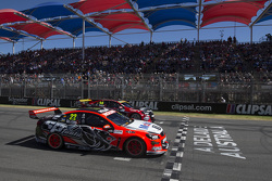 Départ : James Courtney, Holden Racing Team