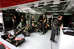 Pastor Maldonado, Lotus F1 Team et Mark Slade, Lotus F1 Team, Ingénieur de course