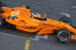 Pedro de la Rosa testet den neuen McLaren MP4-21