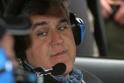 Jay Leno en su deber dentro del pace car