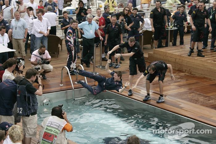 El equipo de Red Bull Racing celebra el primer podio