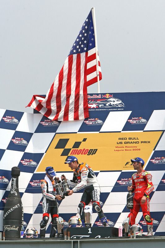 Podio: ganador de la carrera Nicky Hayden con Dani Pedrosa y Marco Melandri