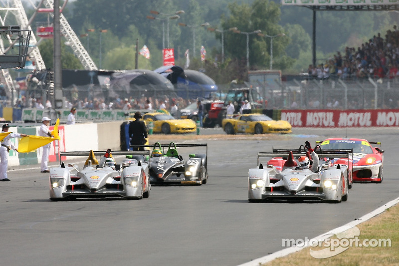 #8 Audi Sport Team Joest Audi R10: Marco Werner, Frank Biela, Emanuele Pirro takes the checkered fla