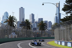 Marcus Ericsson, Sauber C34 devant son équipier Felipe Nasr, Sauber C34