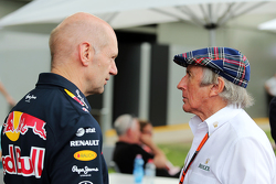 Эдриан Ньюи, технический руководитель Red Bull Racing и Джеки Стюарт