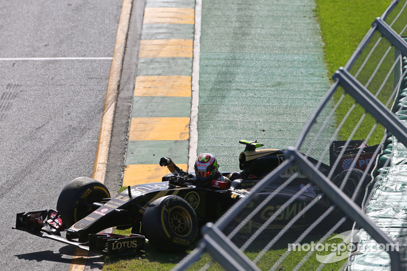 Pastor Maldonado, Lotus F1 E23, beim Start nach Unfall ausgeschieden