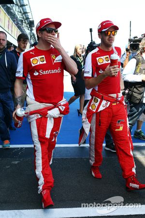(De izquierda a derecha): Kimi Raikkonen, Scuderia Ferrari con Sebastian Vettel, Scuderia Ferrari