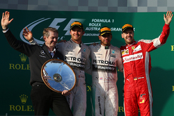 Podio: Segundo lugar Nico Rosberg, de Mercedes AMG F1, ganador Lewis Hamilton, Mercedes AMG F1 y tercer lugar, Sebastian Vettel, Ferrari