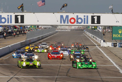 Partenza: #57 Krohn Racing Ligier JS P2 Judd: Tracy Krohn, Olivier Pla, Nic Jonsson conducono