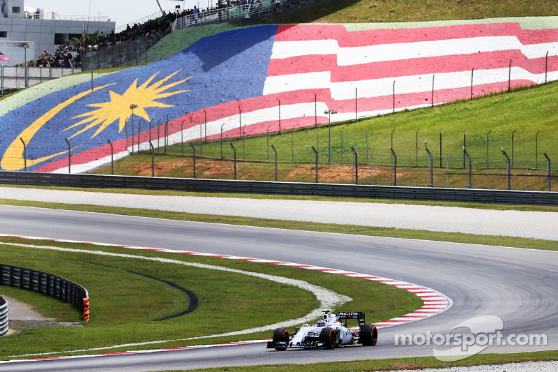 Valtteri Bottas, Williams FW37 envoie des étincelles !