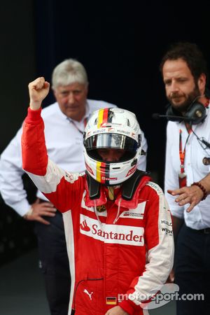 Ganador de la Carrera Sebastian Vettel, Ferrari celebra en parc ferme