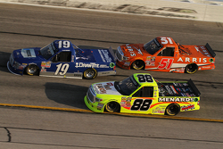 Tyler Reddick, Brad Keselowski Racing Ford, Matt Crafton, ThorSport Racing Toyota, Daniel Suarez, Ky