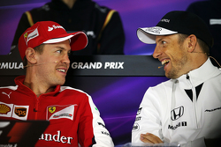 Себастьян Феттель, Ferrari и Дженсон Баттон, McLaren на пресс-конференции ФИА