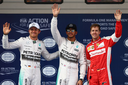 Tweede plaats Nico Rosberg, Mercedes F1, Polesitter Lewis Hamilton, Mercedes F1 en derde plaats Seba