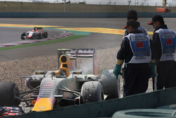 Даниил Квят, Red Bull Racing RB11 сходит из-за поломки двигателя