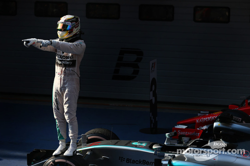 Posisi Pertama Lewis Hamilton Mercedes AMG F1