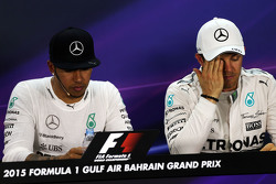 Lewis Hamilton, Mercedes AMG F1 y su compañero de equipo Nico Rosberg, de Mercedes AMG F1 en la conferencia de prensa de la FIA